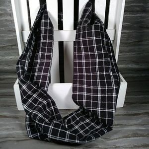 Black and white scarf